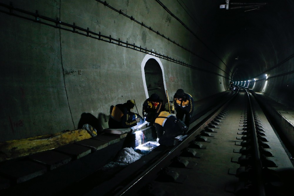 新荣铁路运营隧道病害现状